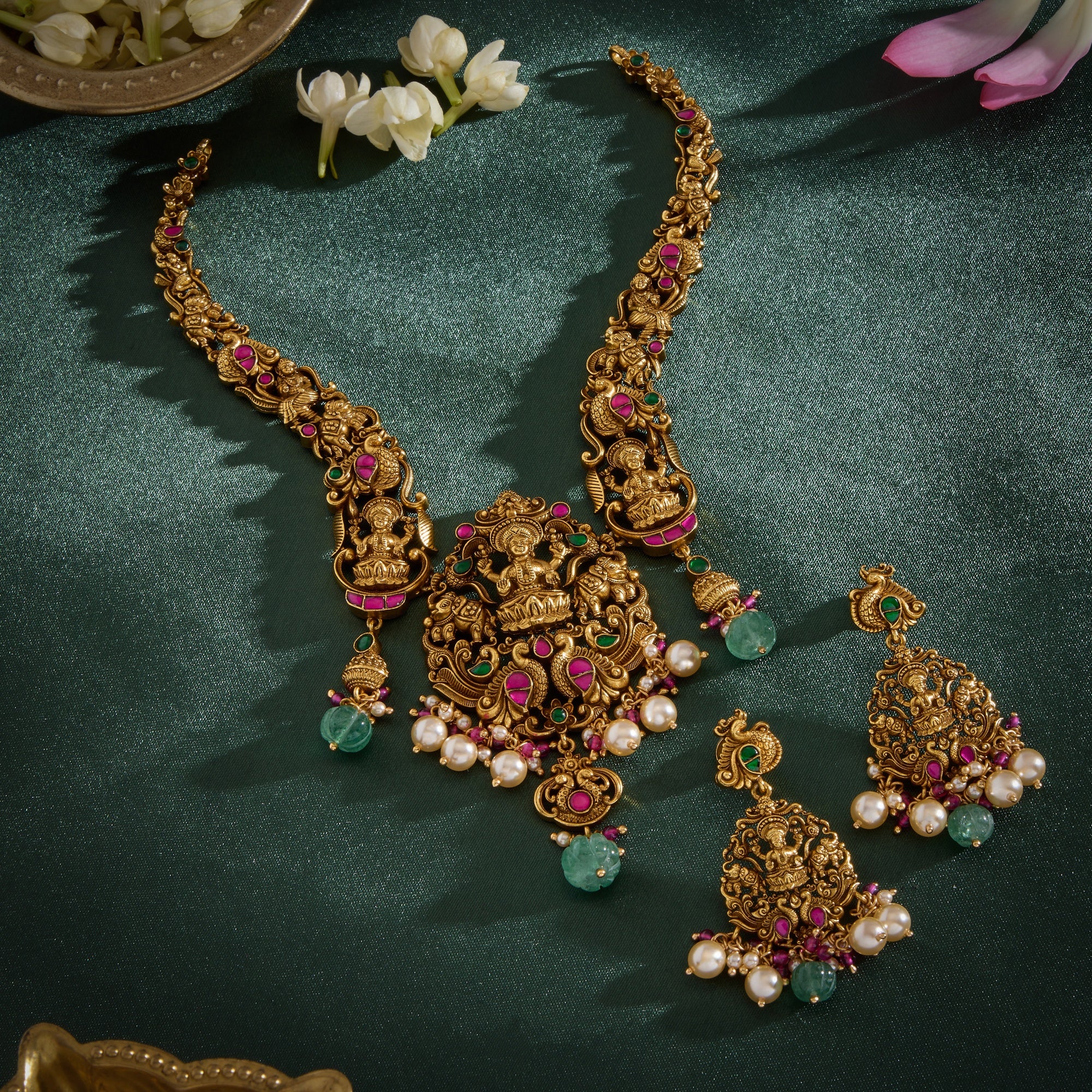 Aishvini Necklace Set