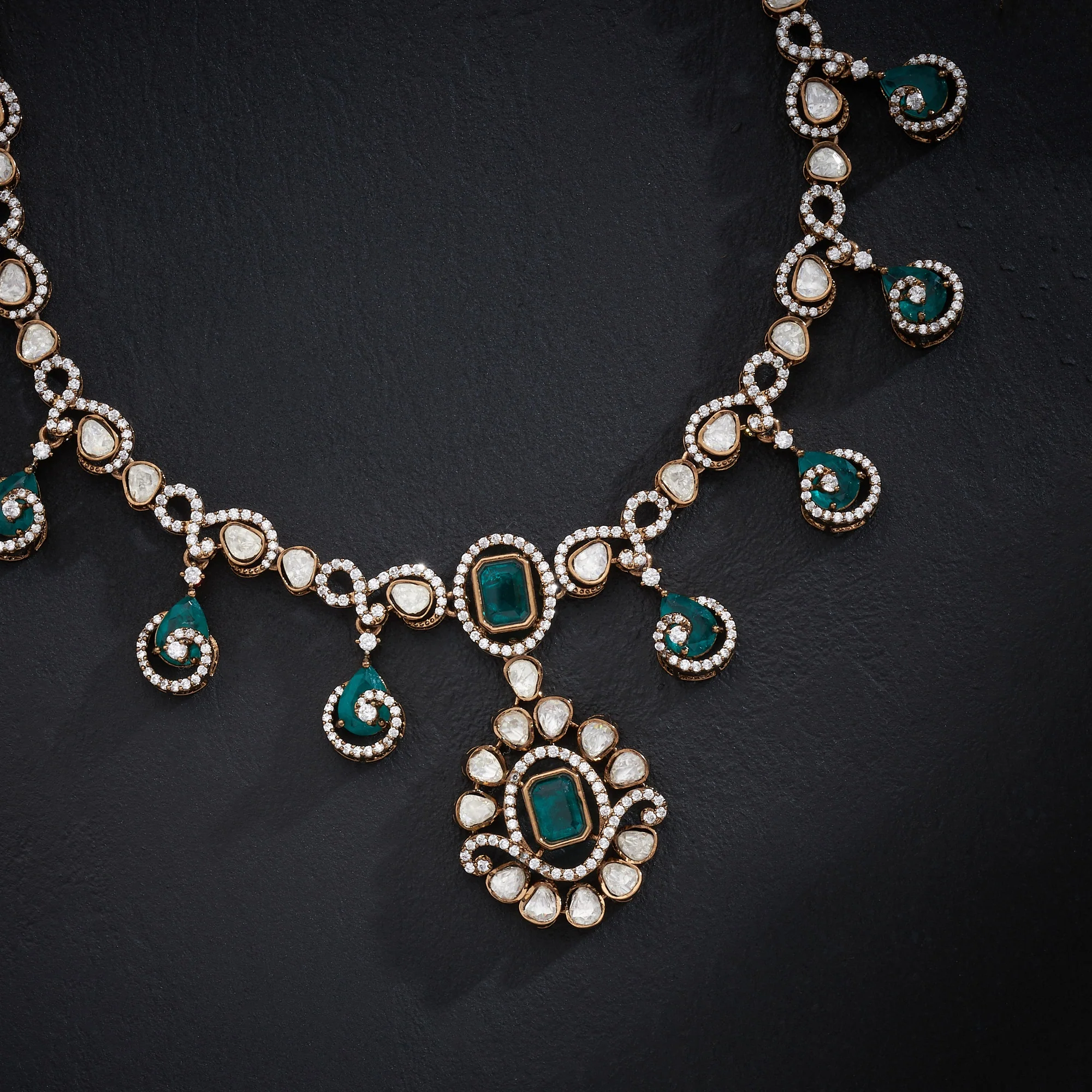 Blooma Victorian Necklace Set - Image 2