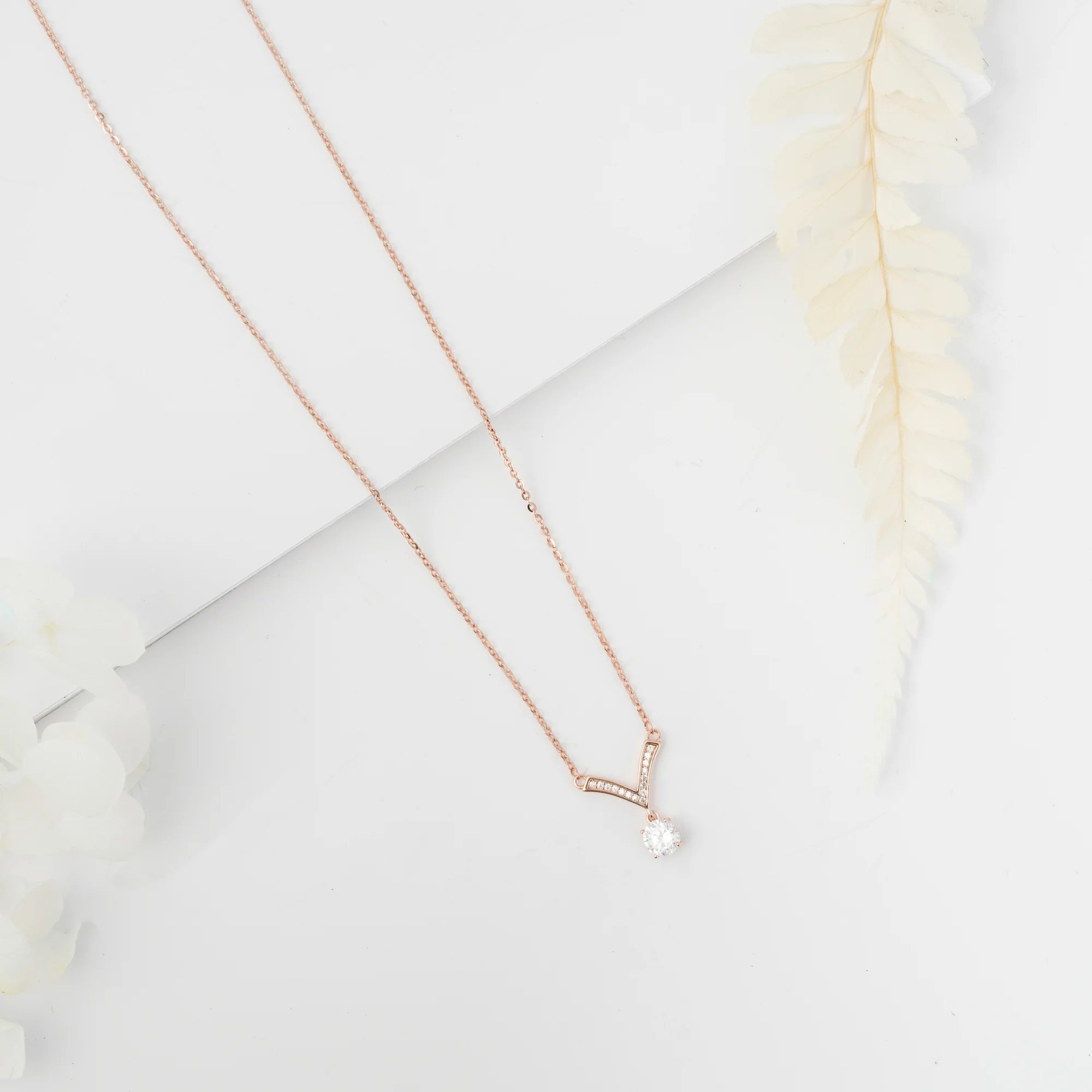 V-Glow Chain Pendant