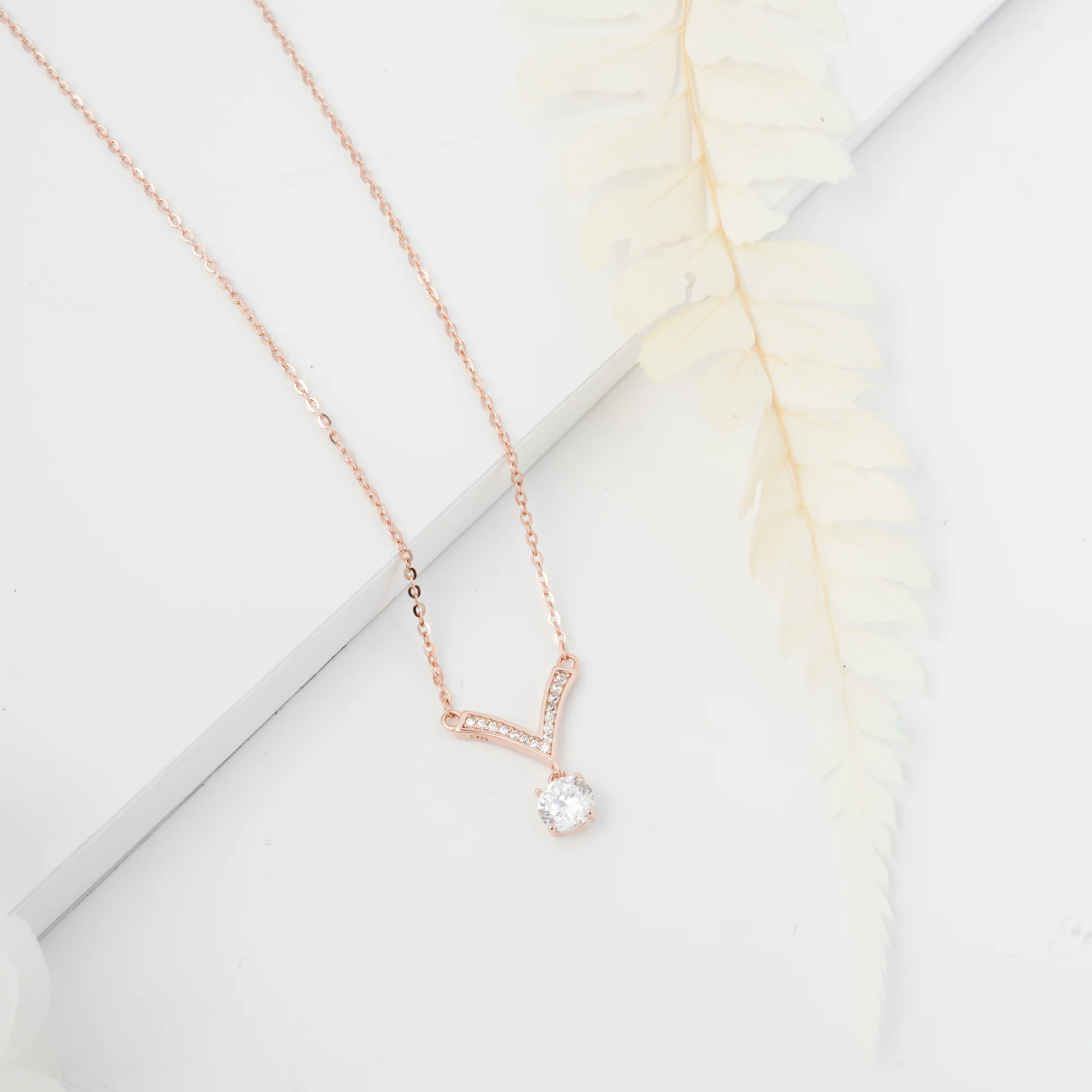 V-Glow Chain Pendant - Image 2