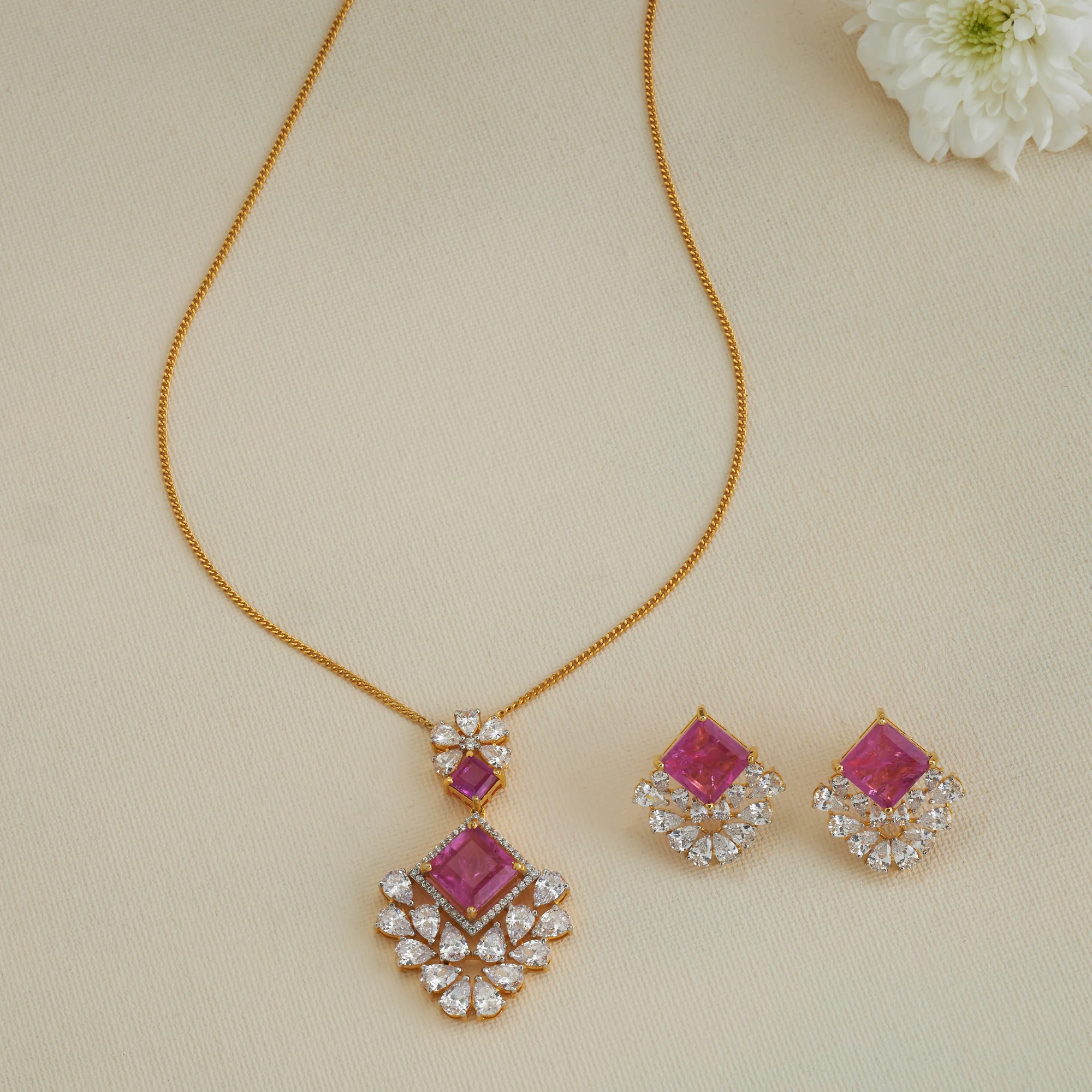 Fuchsia Gleam Chain Pendant Set