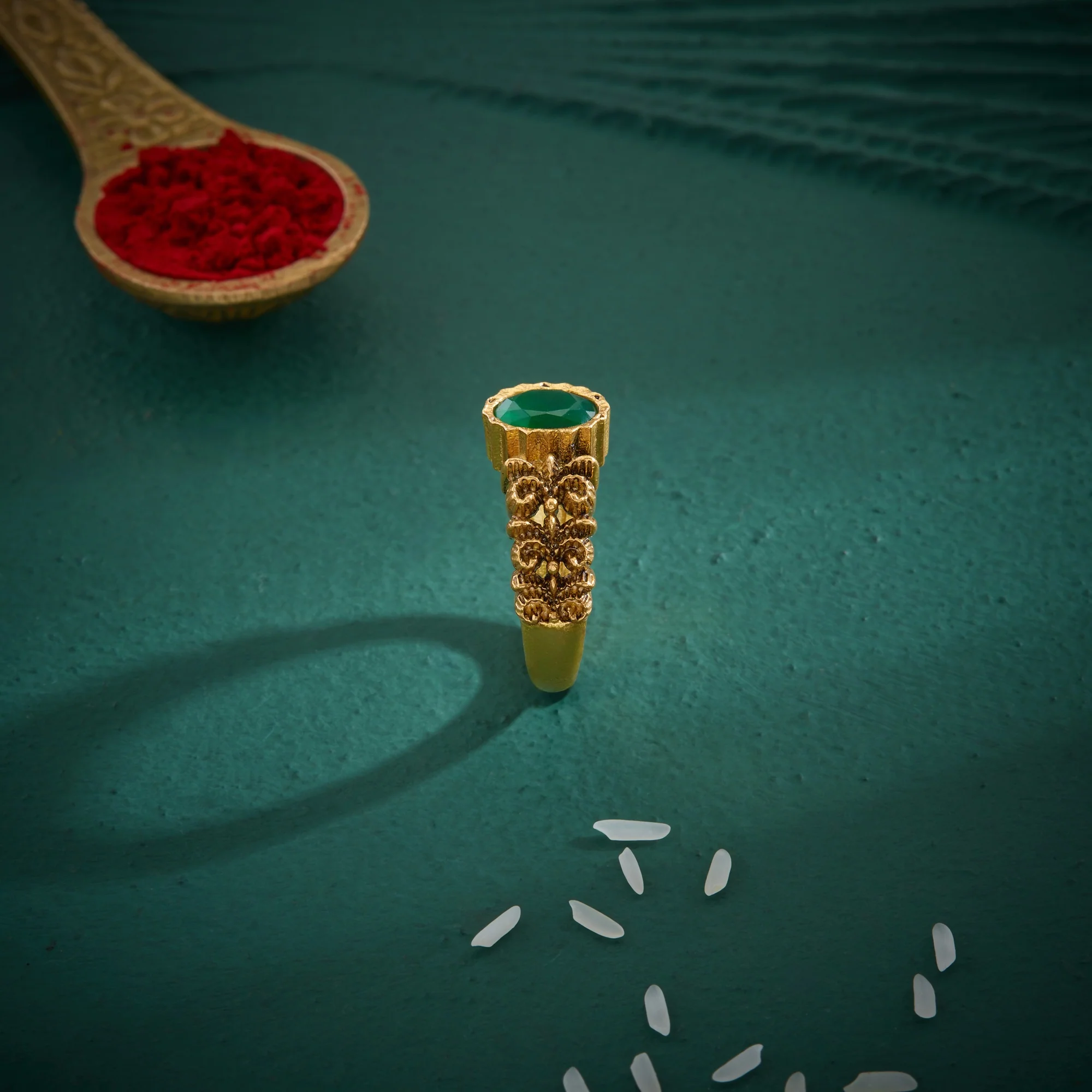 Circle-Greena Antique Ring - Image 3