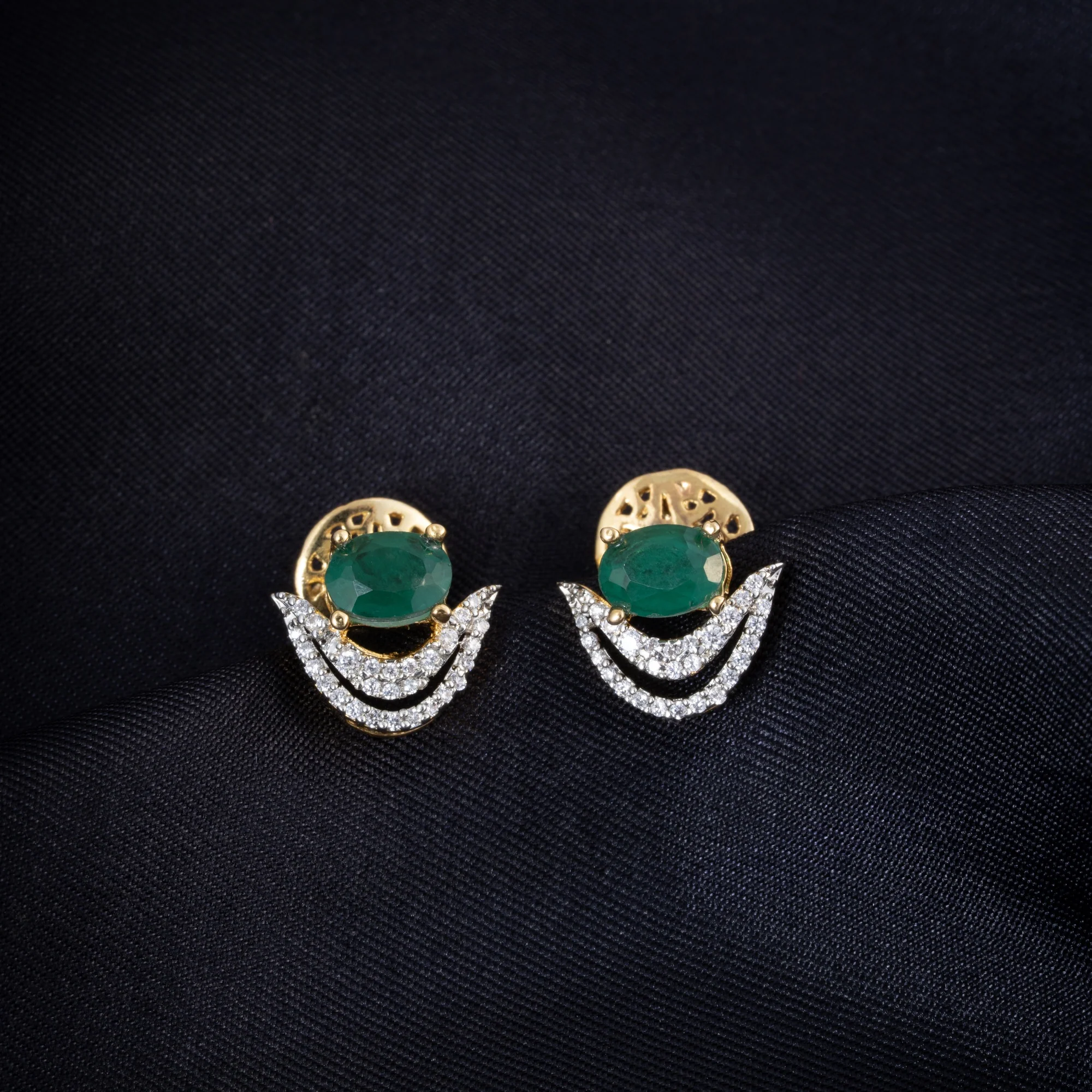 Gemivine Oval Stud Earrings