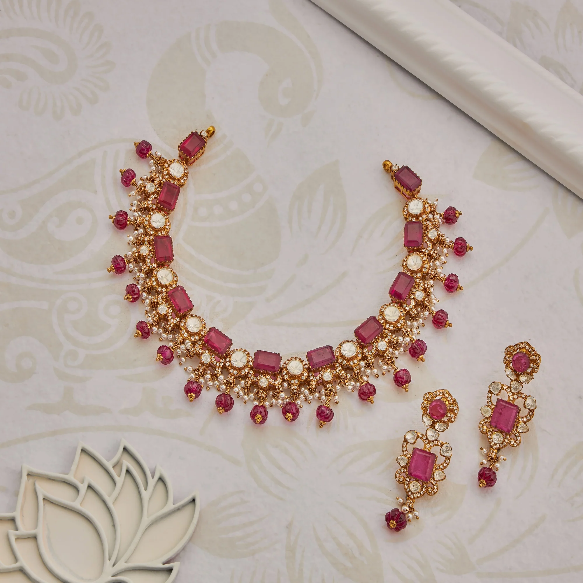 Rectasia Victorian Necklace Set