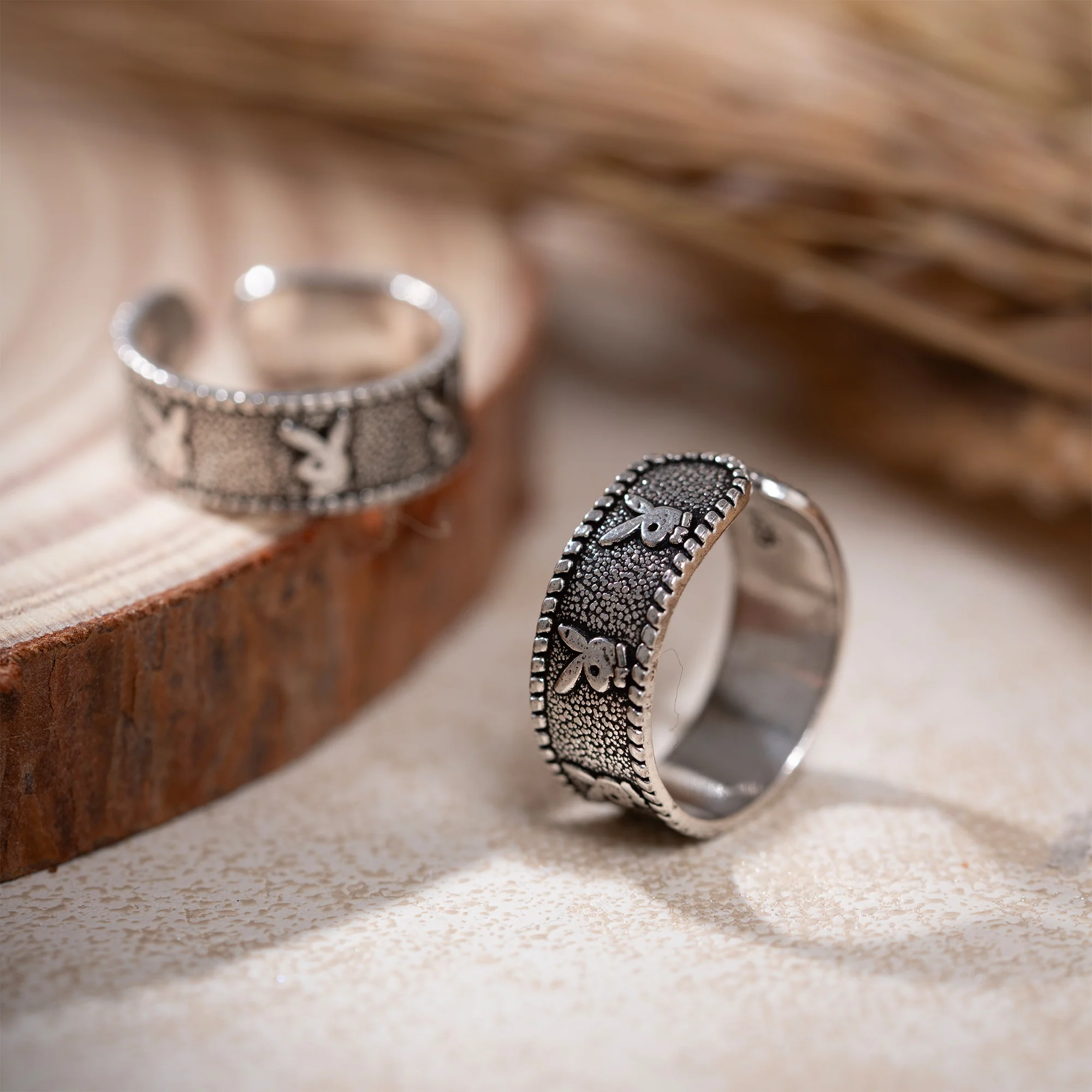 Sly Curve Toe Ring - Image 2